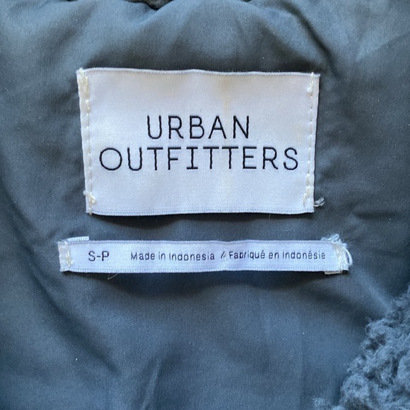 UO Willow Fuzzy Drawstring Teddy Jacket in Charcoal - Picture 6 of 7